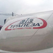 Кабина грузовой машины с символикой компании Трапеза